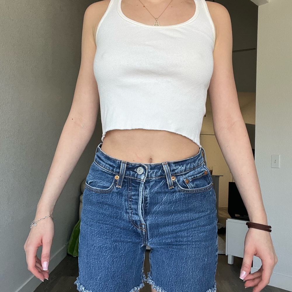 Levi’s denim mid shorts 25